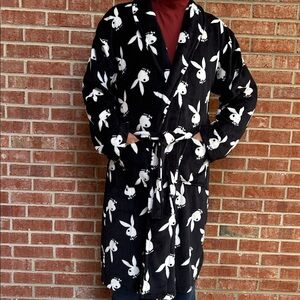 PLAYBOY Men’s Black/White Lightweight Fleece Knee Length Robe